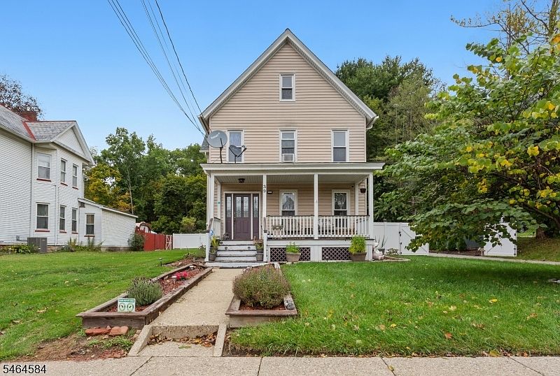 1st image of 39 Clinton St