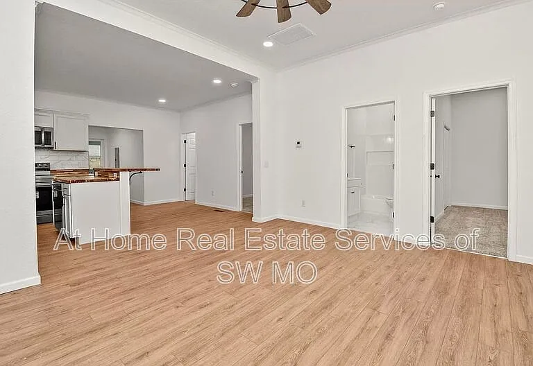 760 S Main Ave — Photo 10