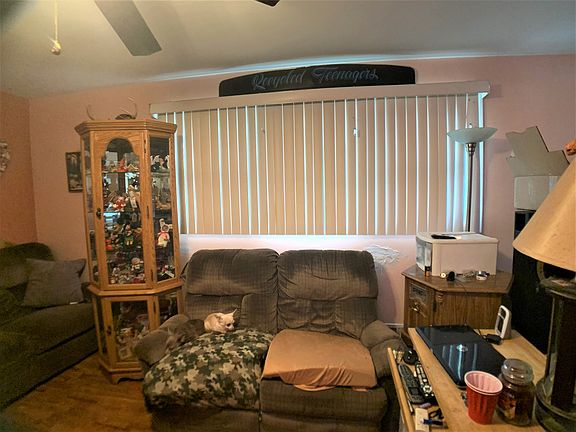 5th image of 828 Boesel Ave