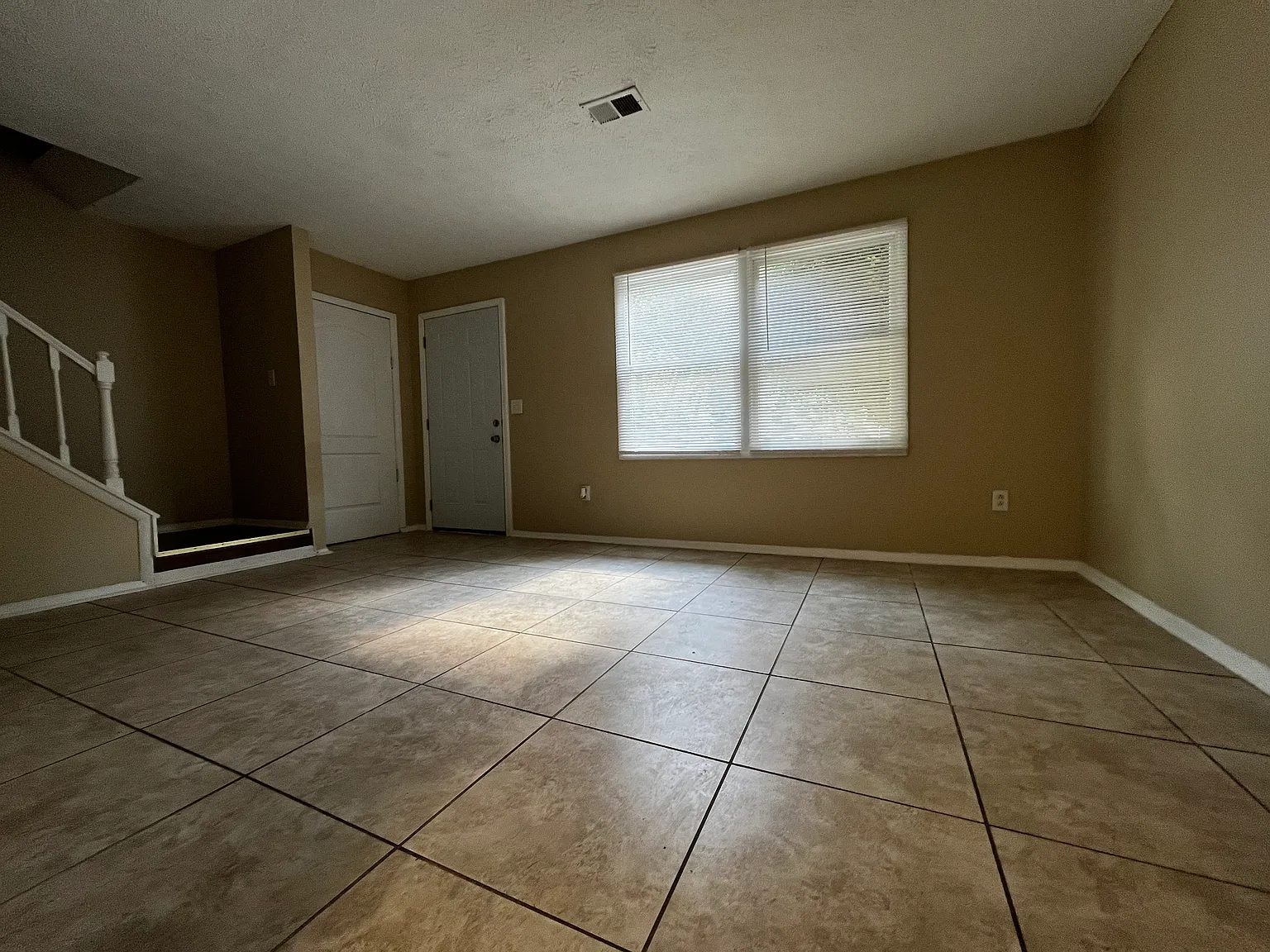 2 bed, 2.5 bath, 1700 sqft, $1,580 — Photo 4