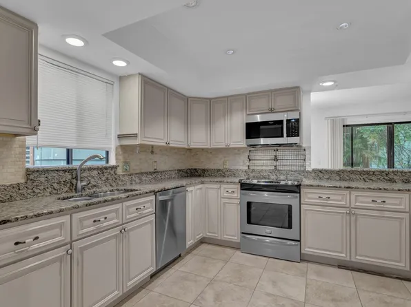 2180 Pine Creek Blvd APT 104, Vero Beach, FL 32966