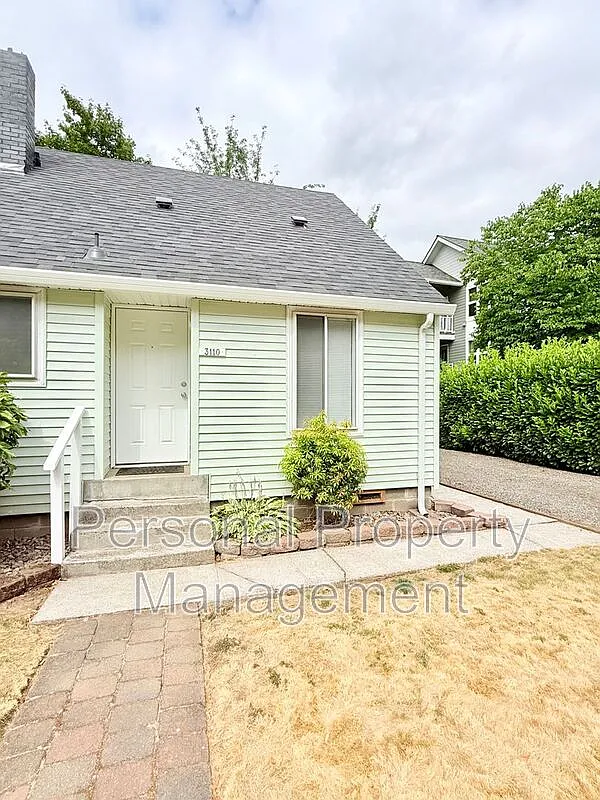 2 bed, 1.0 bath, 792 sqft, $1,450 — Photo 1