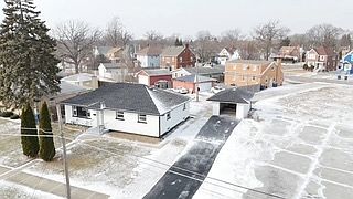 5th image of 918 Broadway Ave