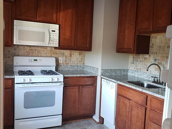 4th image of 1805 William St Unit 101A
