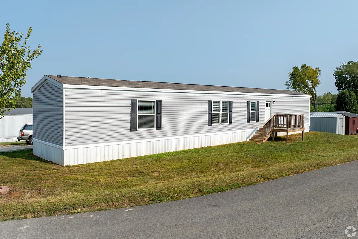 Building Photo - Green River Lake Commons