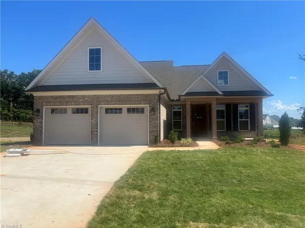 6006 Haywood St, Clemmons, NC 27012