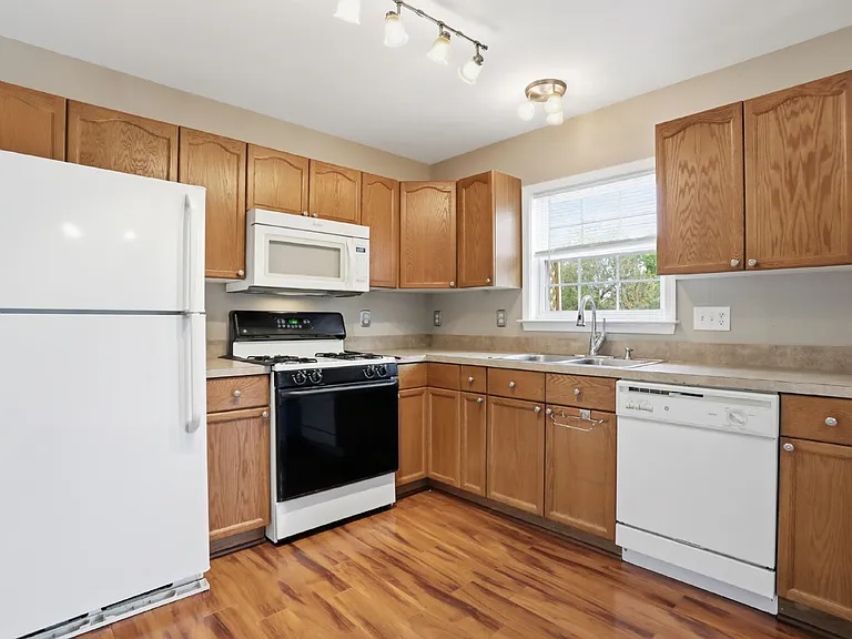 808 Marquette Dr — Photo 6