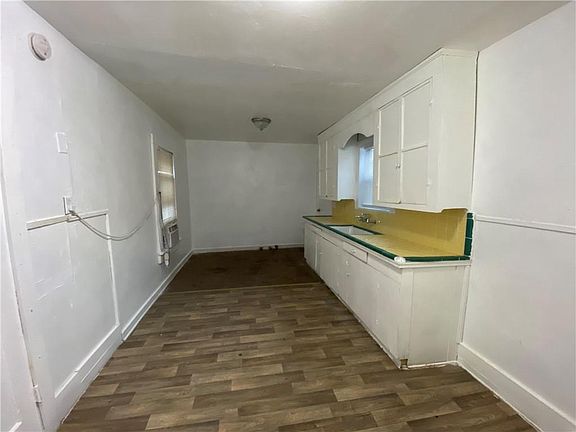 2nd image of 2914 Lawton St