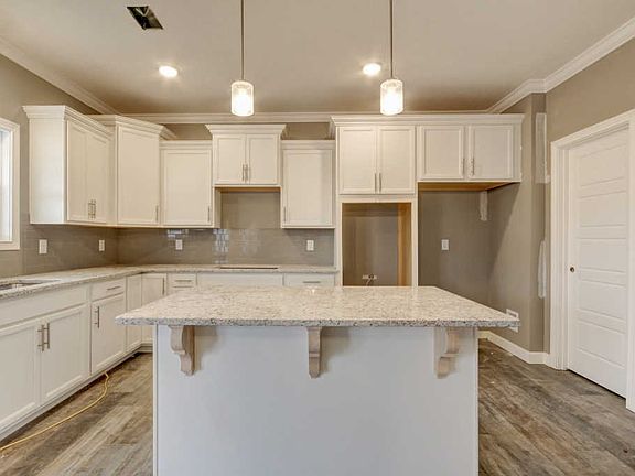 4th image of 283 Wellington Dr