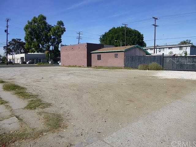 2nd image of 1862 Santa Fe Ave