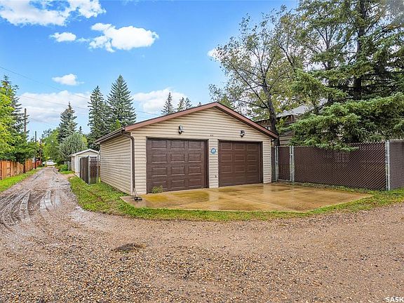 3rd image of 630 Acadia DRIVE