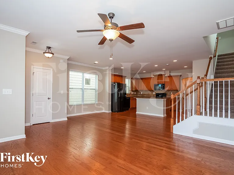19017 Park Terrace Ln — Photo 4