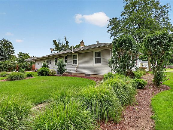 3rd image of 1055 Elmwood Dr