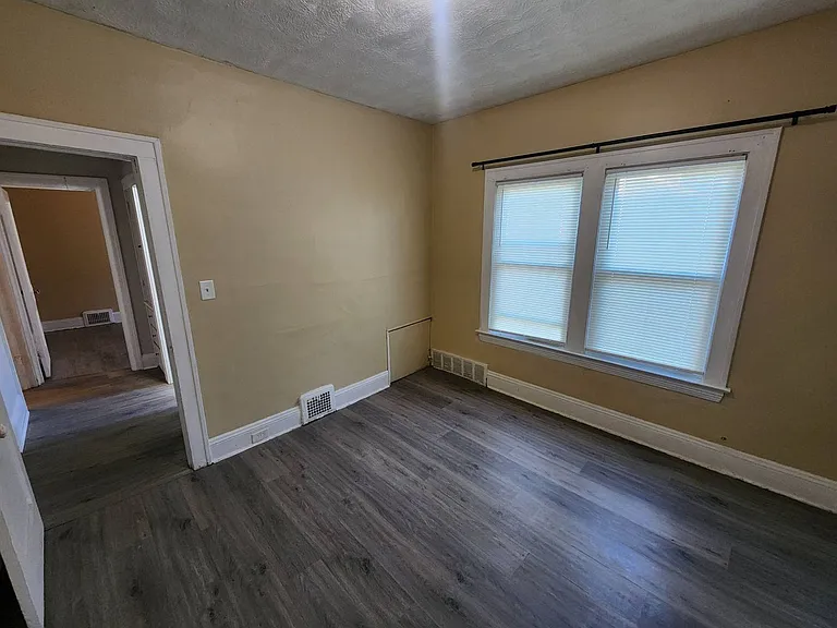 15816 Grovewood Ave — Photo 6