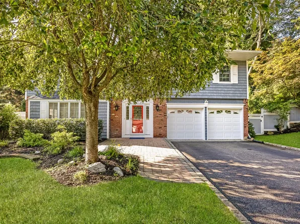 6 Mountain Laurel Lane, Kings Park, NY 11754