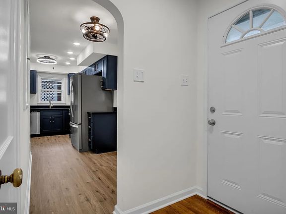 2nd image of 114 E Maplewood Ave #1