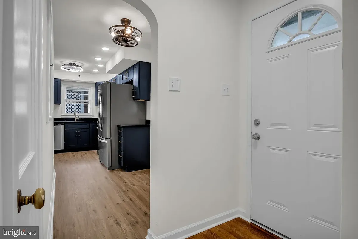 Building Photo - 114 E Maplewood Ave #1