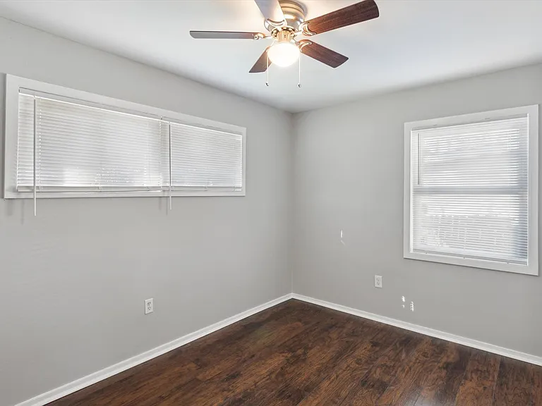 1535 E 31st St — Photo 10