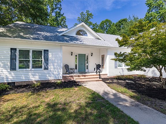 2nd image of 206 Petty Rd
