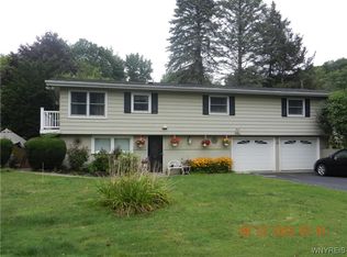 6390 Deanna Dr, Hamburg, NY 14075