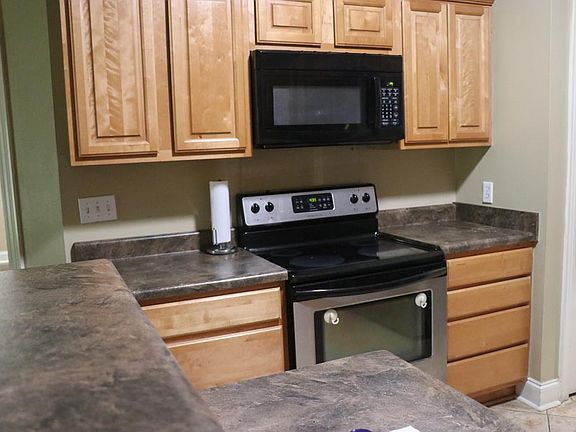 3rd image of 816 Herrin Dr