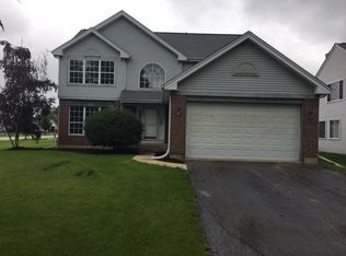 85 Old Post Rd, Oswego, IL 60543