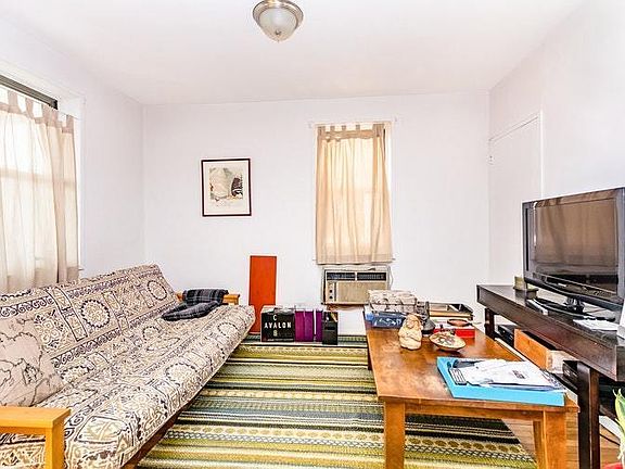 4th image of 3050 Fairfield Ave APT 6H