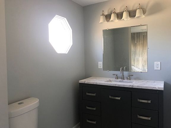 5th image of 10916 W Macarthur Dr