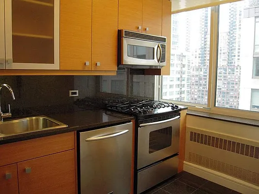 Rented by Sotheby's International Realty | media 39