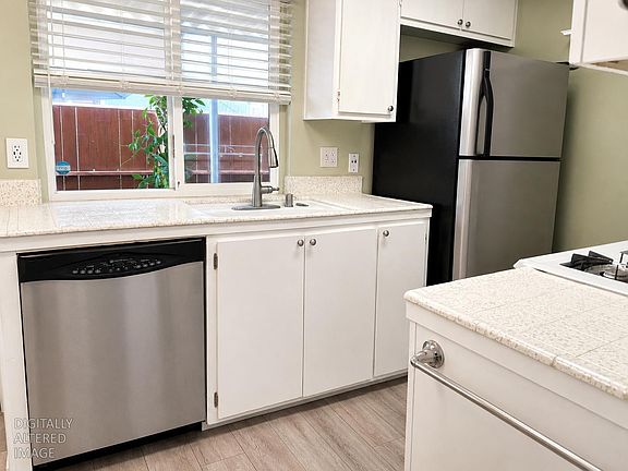 3rd image of 5820 Shadow Creek Dr APT 3