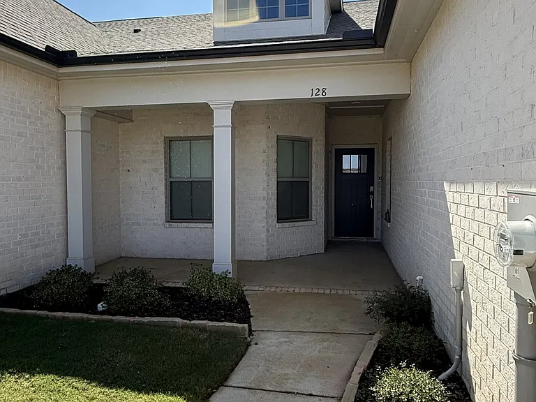 128 Clift Farm Dr — Photo 2