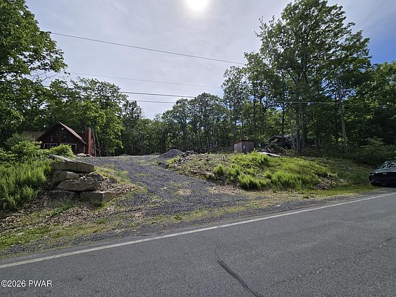 3rd image of 402 Maple Ridge Dr