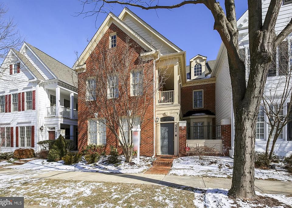 1st image of 304 Lisa Oaks Way