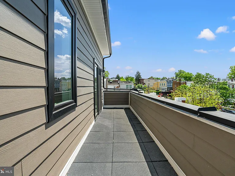1130 Penn St NE #6 — Photo 8