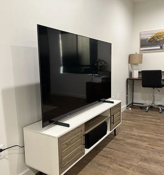 124 S Croft Ave #101 — Photo 6