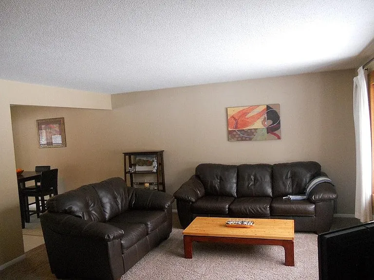 3235 Ranier Ln N — Photo 2