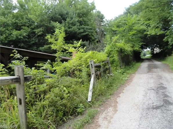 304 Marks Run Rd, Chester, WV 26034