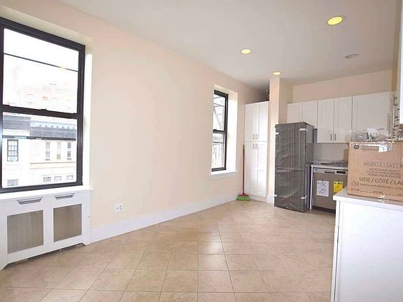 4th image of 101 W 74th St APT 5E