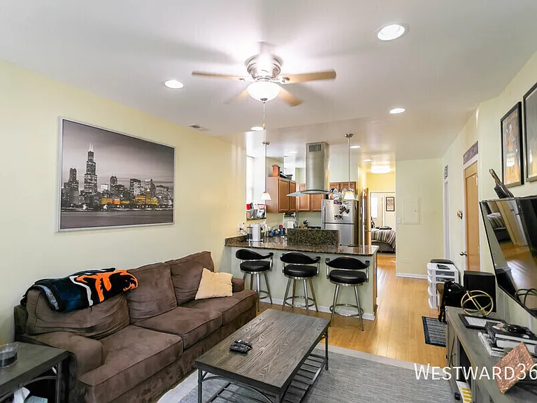 1546 N Mohawk St #3 — Photo 2