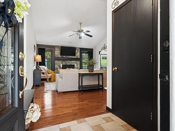 5th image of 1062 Lizabeth Cir