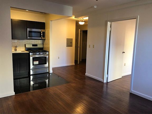 2nd image of 1407 31st Ave APT 1B