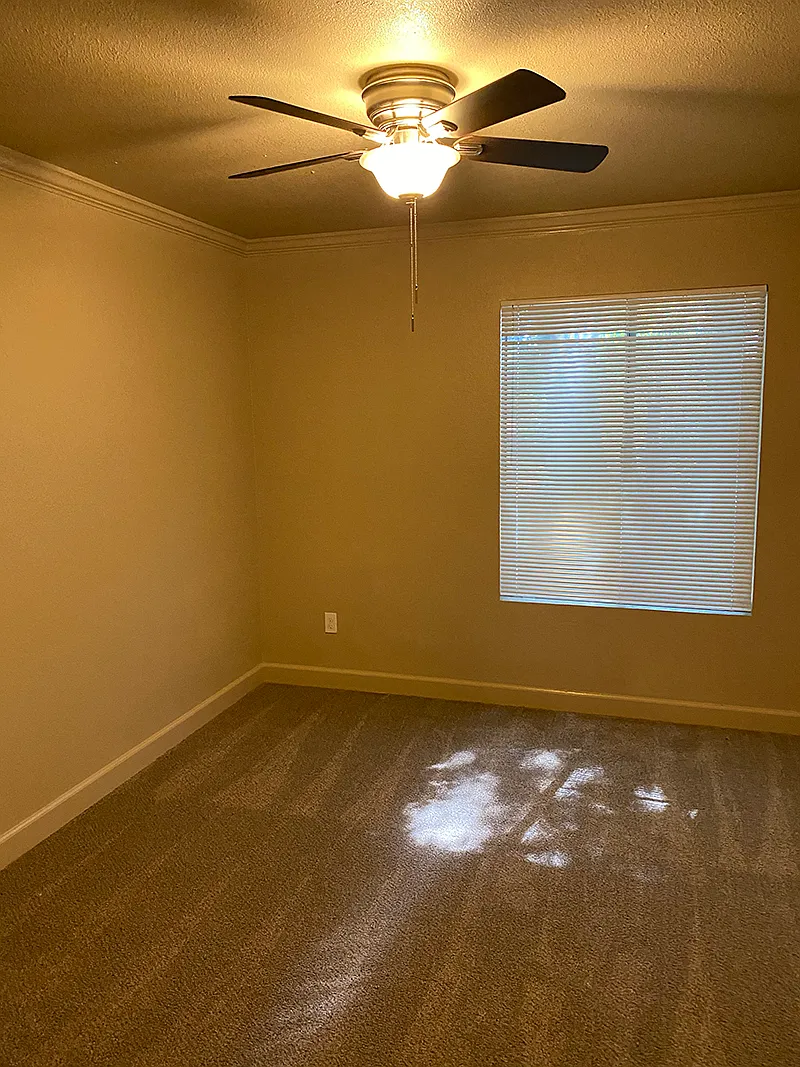 Iron Horse Apartments — Photo 4