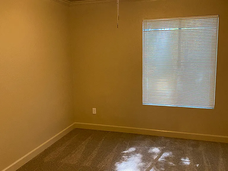 Iron Horse Apartments — Photo 4