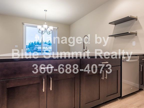 4th image of 6912 Lennon Ln NE #B