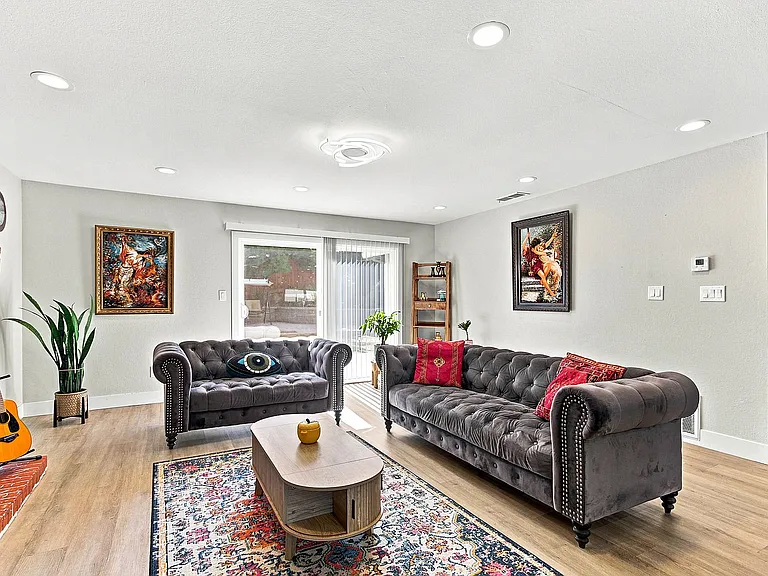 7001 Lynnetree Way — Photo 12