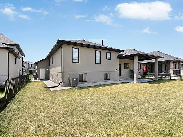 1390 Barkley Ave — Photo 5