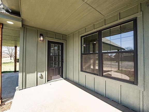 4th image of 102 W Magnolia Ave