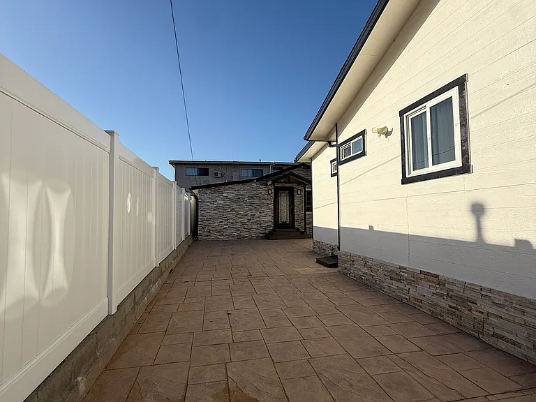 1125 Stanley Ave — Photo 4