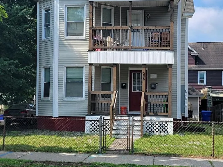 256 White St — Photo 1