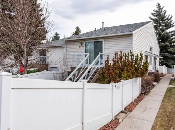 11452 W 8th St SW, Calgary, AB T2W 4J5